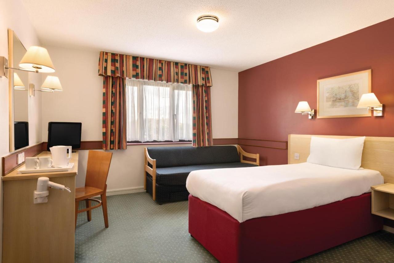 Days Inn Hotel Bradford - Leeds Brighouse Eksteriør billede