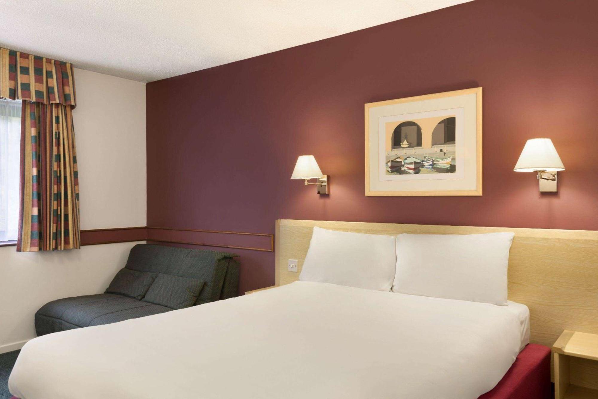 Days Inn Hotel Bradford - Leeds Brighouse Eksteriør billede